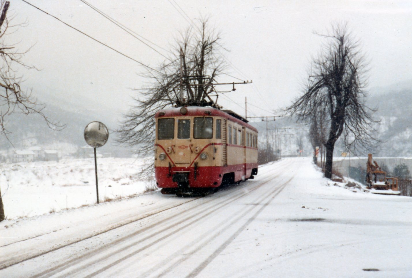casella-vecchia-a-colori-gennaio-1979-paese-nevica-foto-sandro